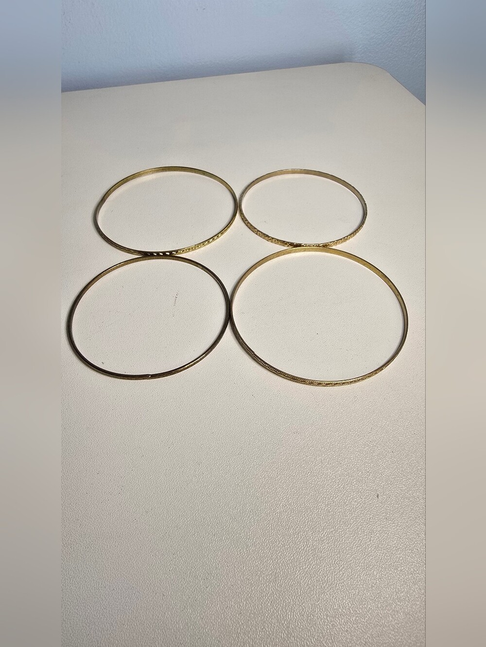 Lot of 4 Vintage Gold Tone Bangle Bracelets